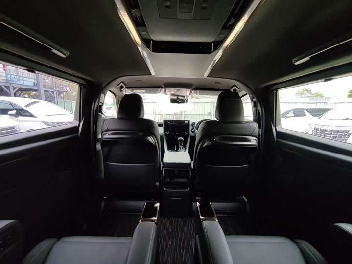 Фото 7 - Toyota Alphard