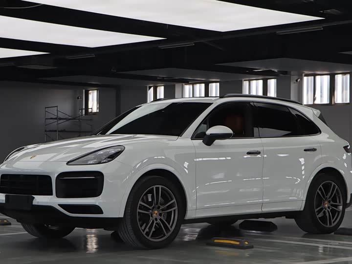 Photo 1 - Porsche Cayenne