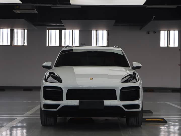 Photo 2 - Porsche Cayenne
