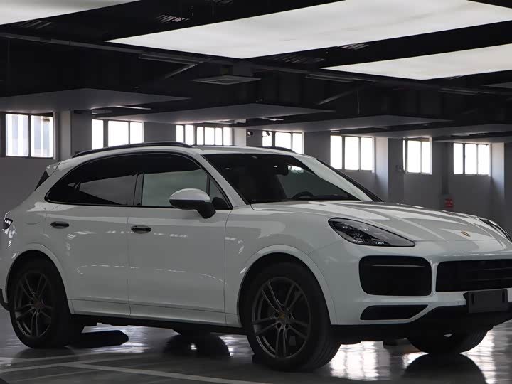 Photo 3 - Porsche Cayenne