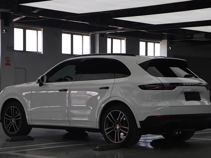 Photo 4 - Porsche Cayenne