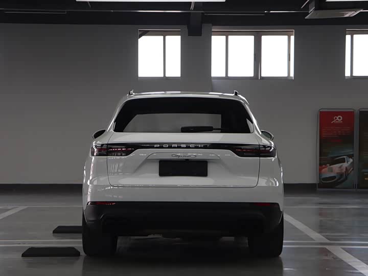 Photo 5 - Porsche Cayenne