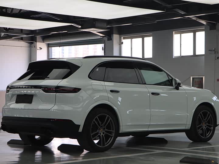 Photo 6 - Porsche Cayenne