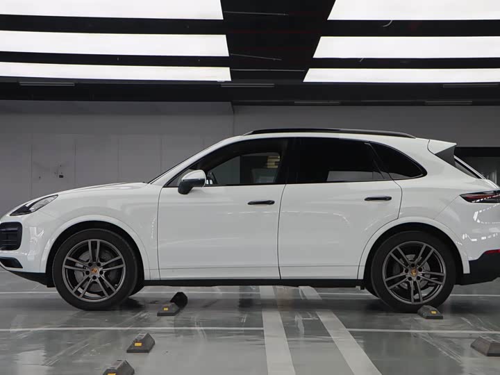 Photo 7 - Porsche Cayenne