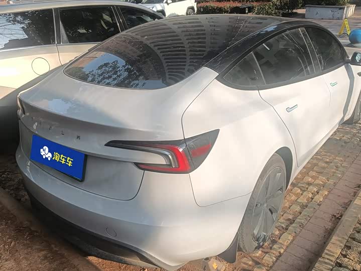 Фото 3 - Tesla Model 3