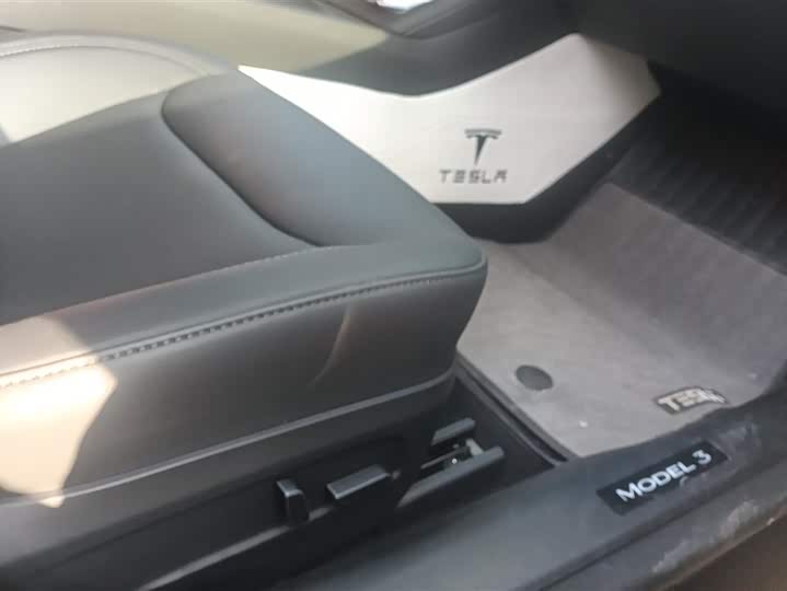 Фото 8 - Tesla Model 3