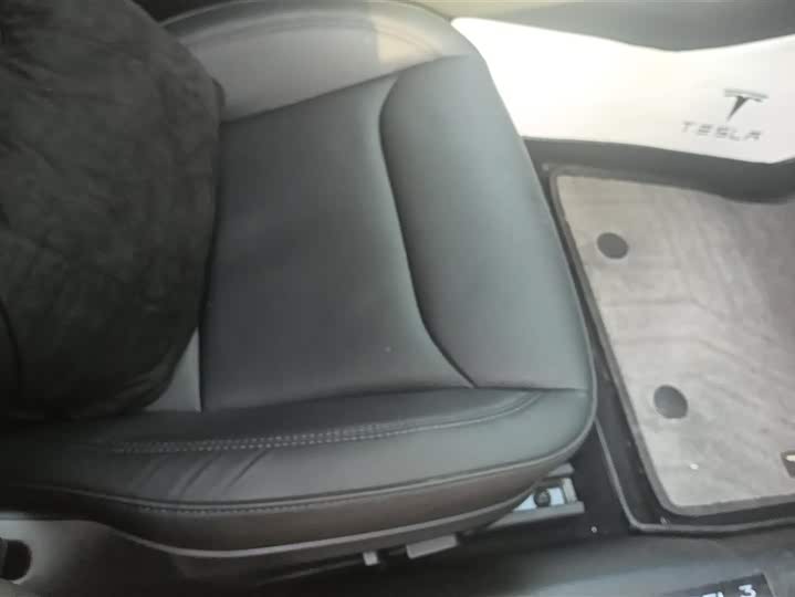 Фото 9 - Tesla Model 3