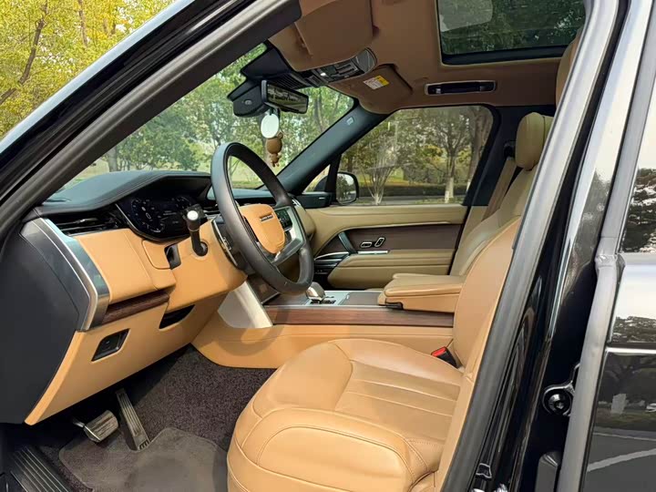 Photo 6 - Land Rover Range Rover