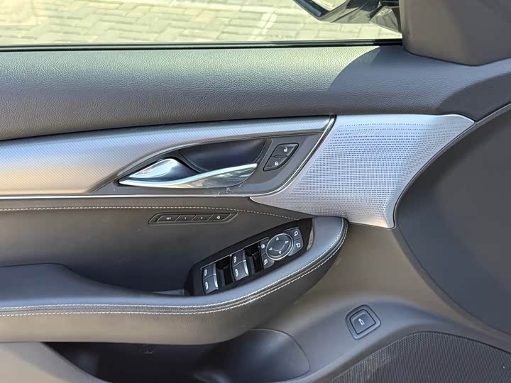 Фото 9 - Cadillac CT5