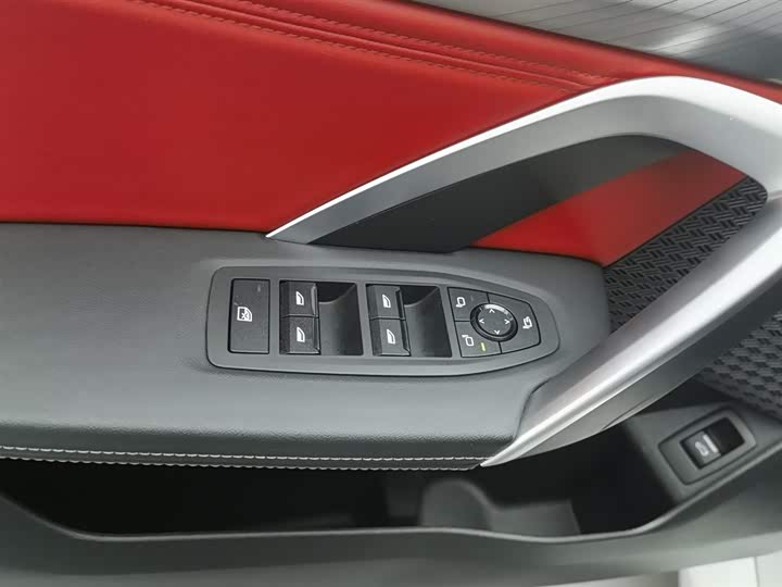 Фото 9 - BMW iX1