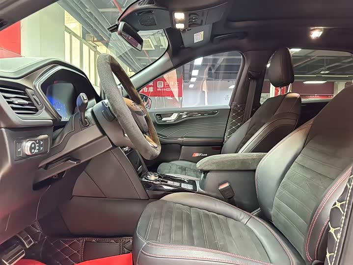 Фото 7 - Ford Escape