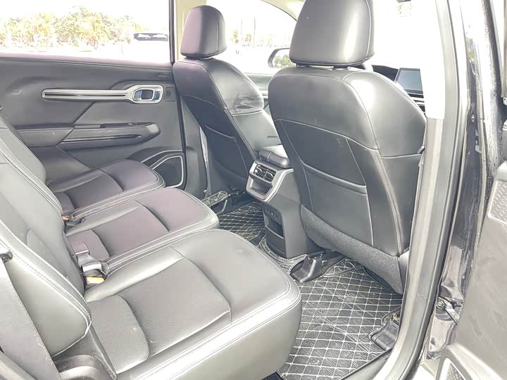 Фото 7 - Geely Okavango