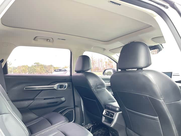 Фото 8 - Geely Okavango