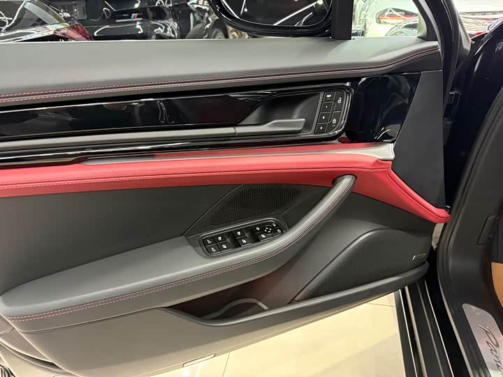 Photo 3 - Porsche Panamera