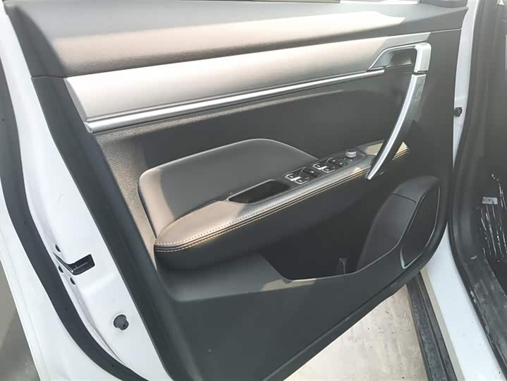 Фото 7 - Geely Coolray