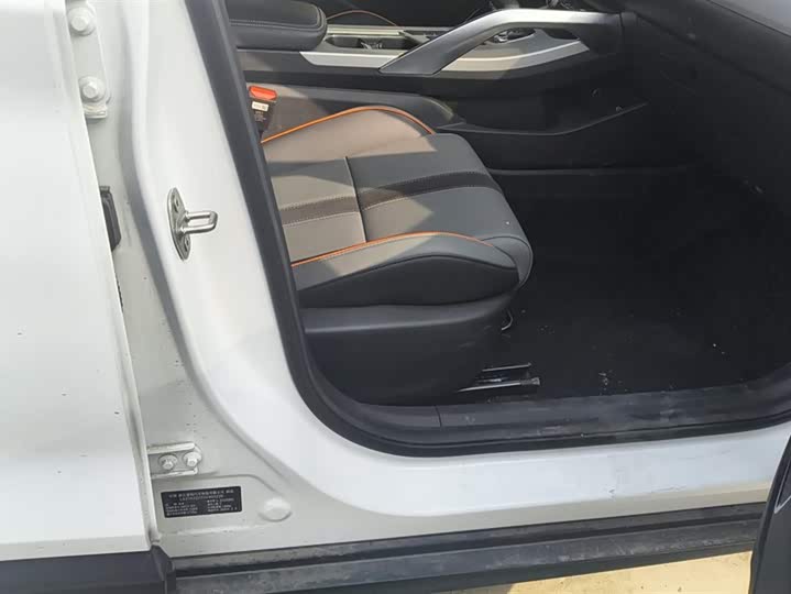 Фото 8 - Geely Coolray