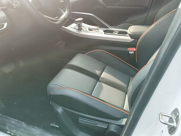 Фото 9 - Geely Coolray