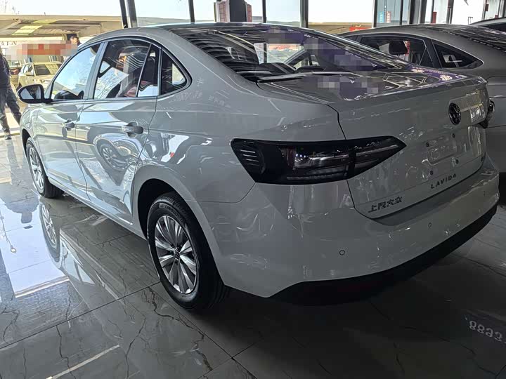 Фото 3 - Volkswagen Lavida