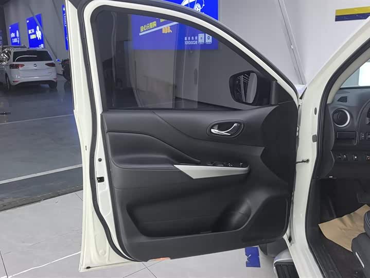 Фото 7 - Nissan Terra