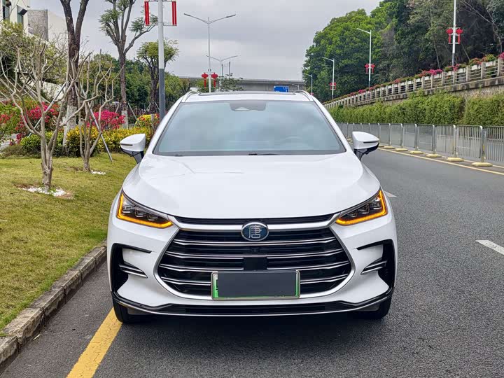 Фото 2 - BYD Tang Hybrid/EV