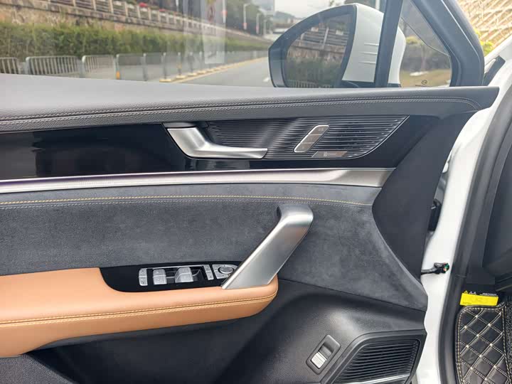 Фото 9 - BYD Tang Hybrid/EV