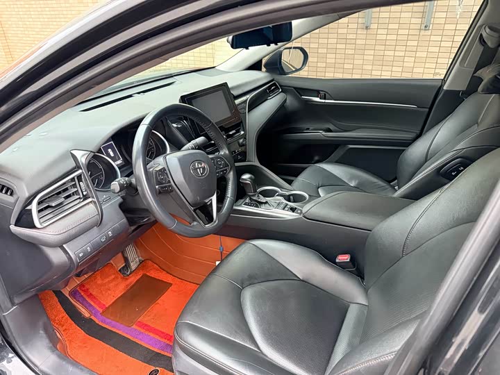 Фото 4 - Toyota Camry