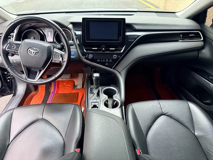 Фото 5 - Toyota Camry