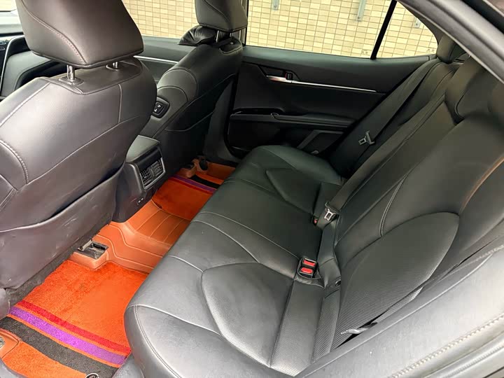 Фото 6 - Toyota Camry