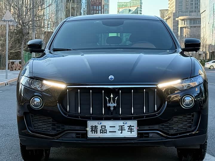 Фото 2 - Maserati Levante