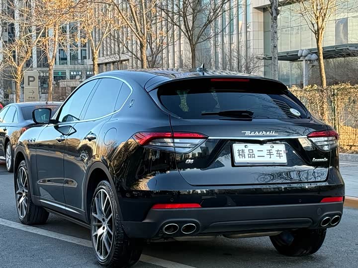 Фото 8 - Maserati Levante