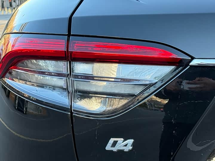 Фото 9 - Maserati Levante