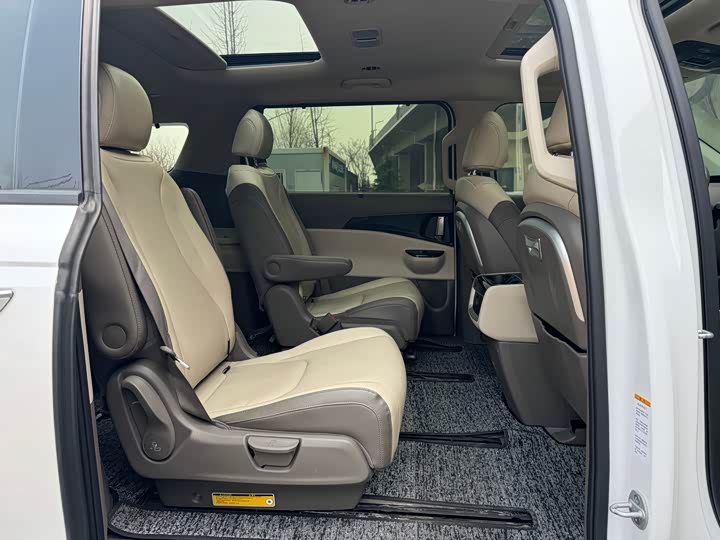 Фото 9 - Kia Carnival