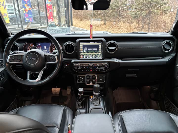 Фото 8 - Jeep Gladiator