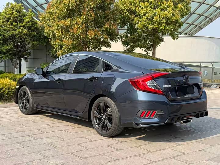 Фото 7 - Honda Civic