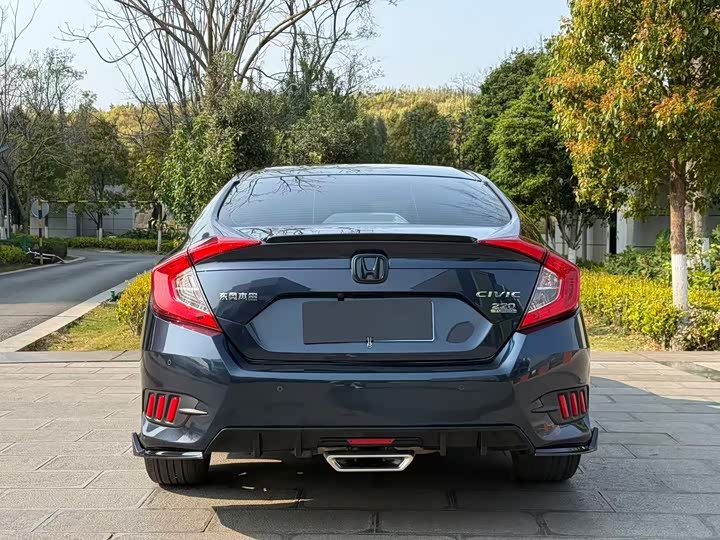 Фото 8 - Honda Civic
