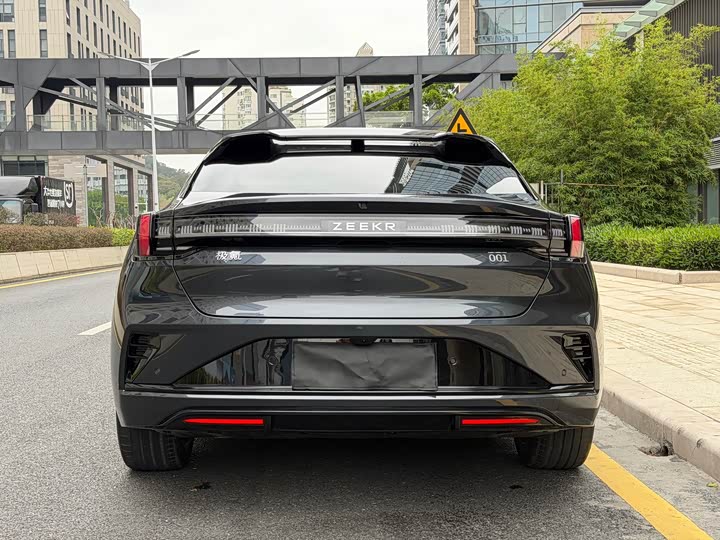 Photo 4 - Zeekr 001