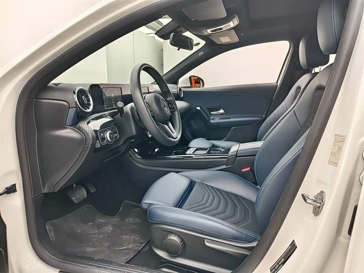 Фото 8 - Mercedes-Benz A-Class