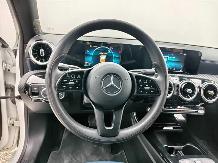 Фото 9 - Mercedes-Benz A-Class