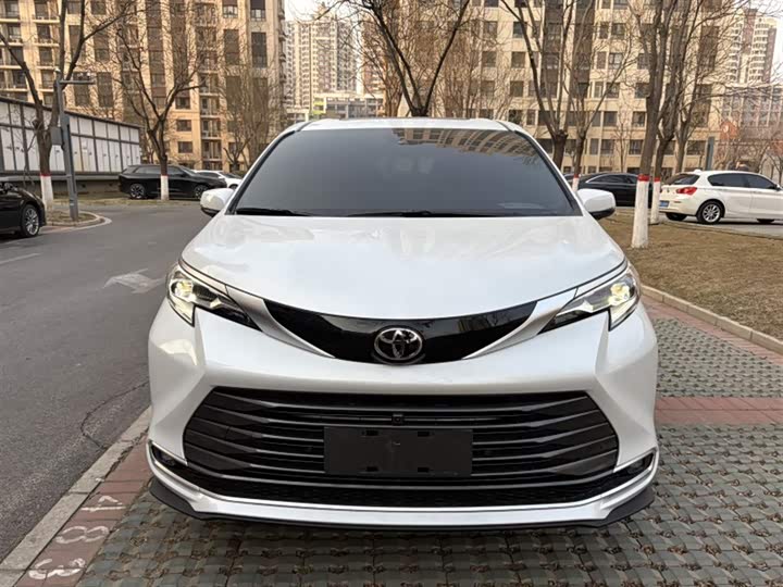 Фото 2 - Toyota Sienna