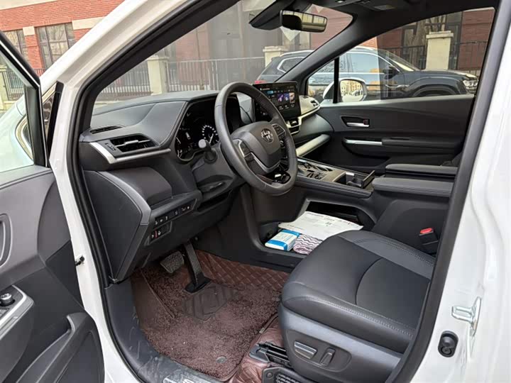 Фото 5 - Toyota Sienna