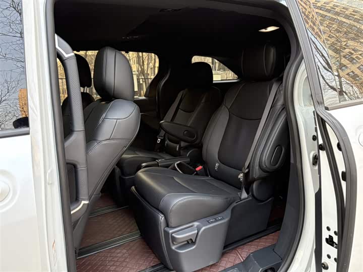 Фото 6 - Toyota Sienna