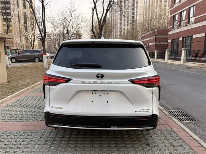 Фото 7 - Toyota Sienna