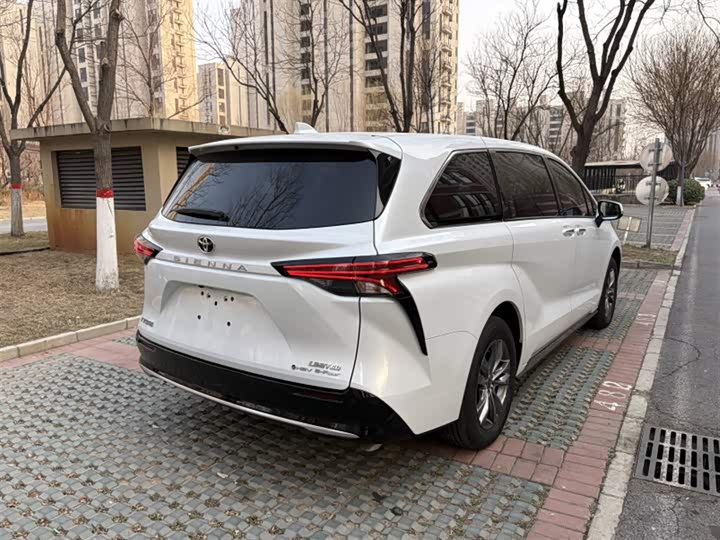 Фото 8 - Toyota Sienna