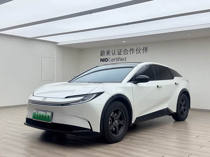 Фото 1 - Toyota bZ5