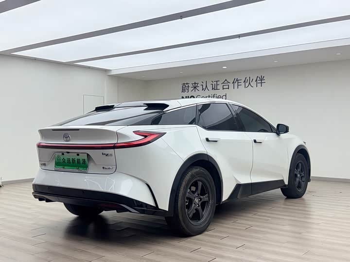 Фото 4 - Toyota bZ5