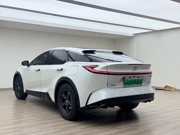 Фото 6 - Toyota bZ5