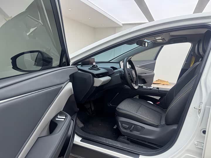 Фото 7 - Toyota bZ5