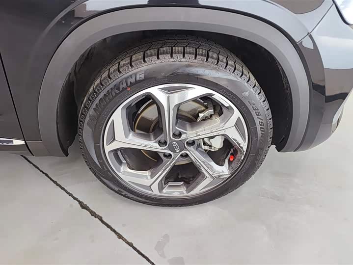 Фото 6 - Geely Monjaro