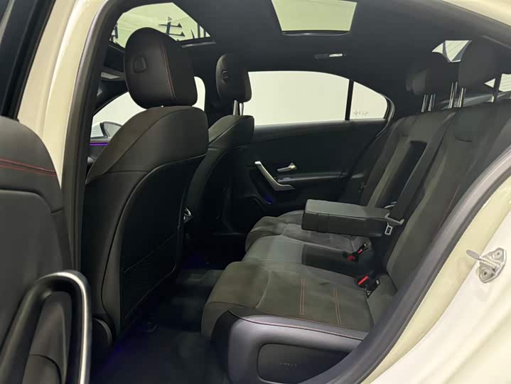 Фото 8 - Mercedes-Benz A-Class