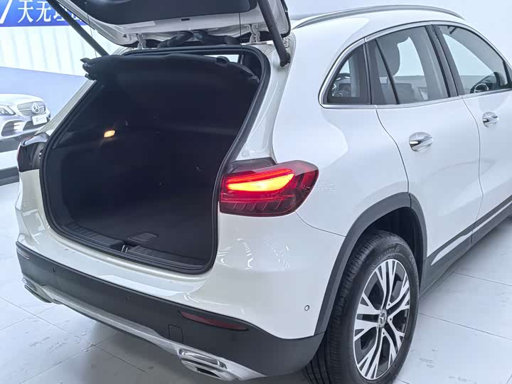 Фото 8 - Mercedes-Benz GLA-Class